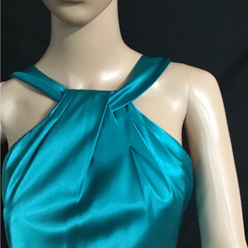 Beautiful Dress - Picture 3 of 4
